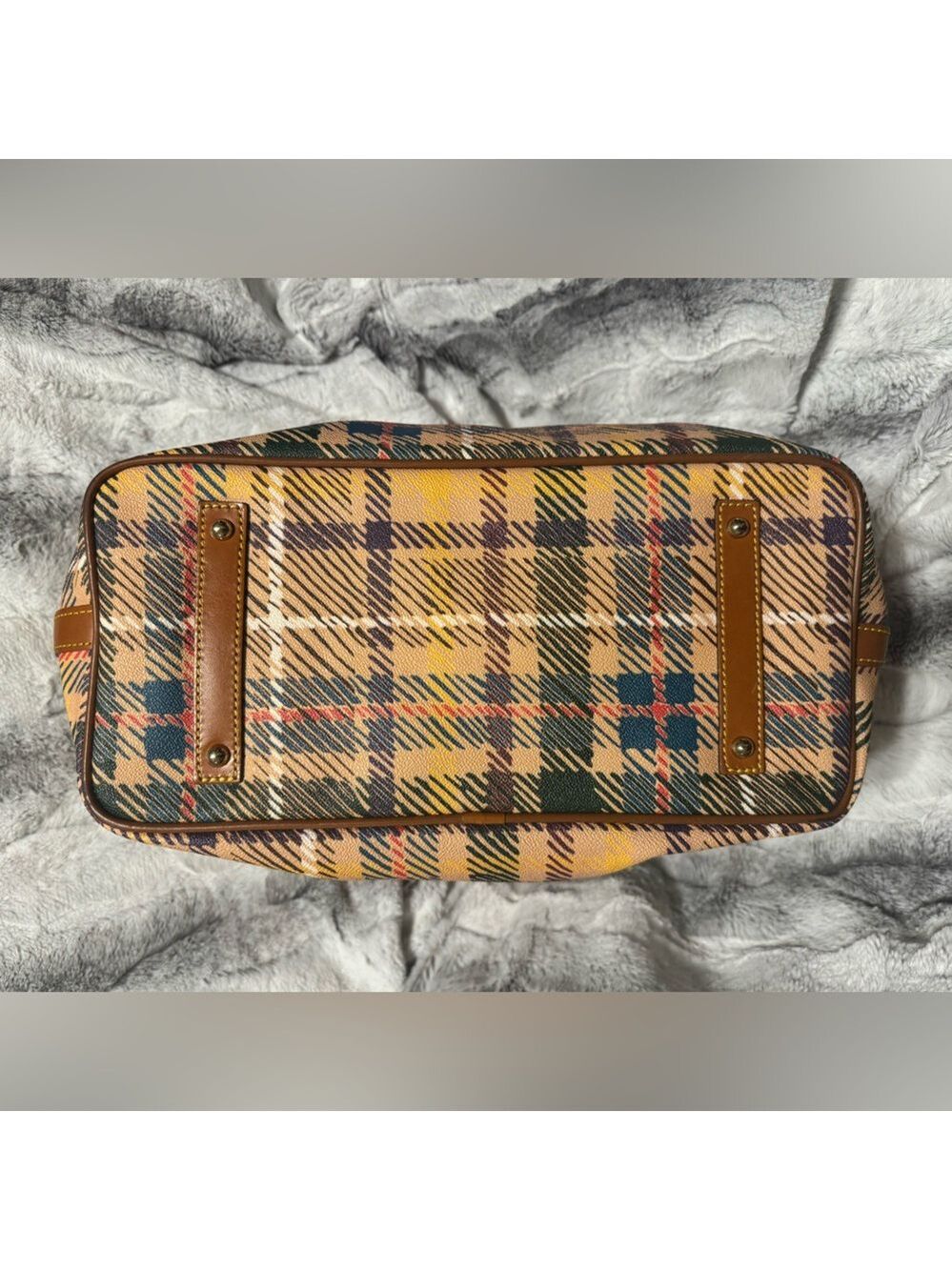 Dooney & Bourke - Tartan Plaid Collection Large Tote - EUC - Zipper Top Closure - Picture 6 of 13